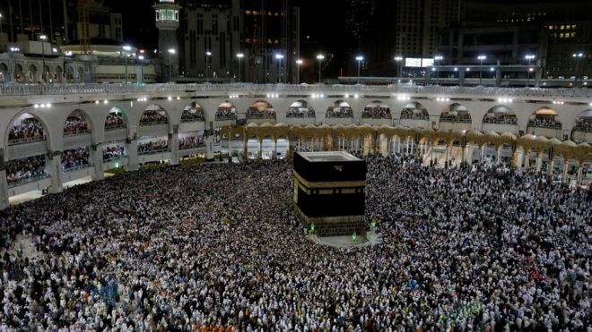 Coronavirus: Saudi Arabia asks Muslims to delay Hajj bookings