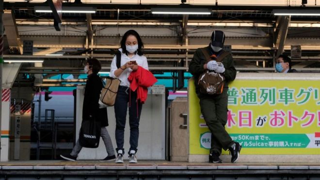 Coronavirus: Japan declares nationwide state of emergency
