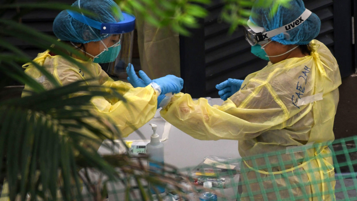 Singapore reports nearly 800 new coronavirus cases