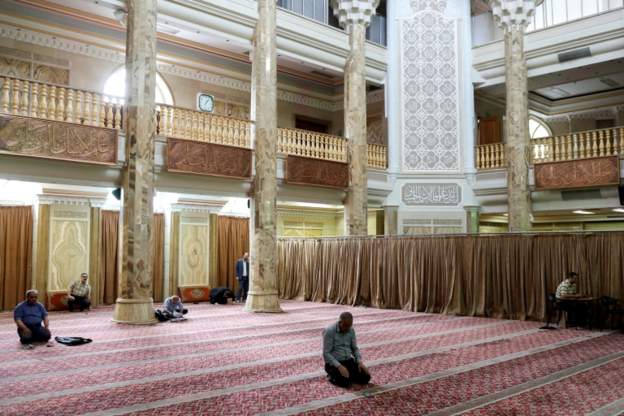 Iran’s mosques temporarily reopen