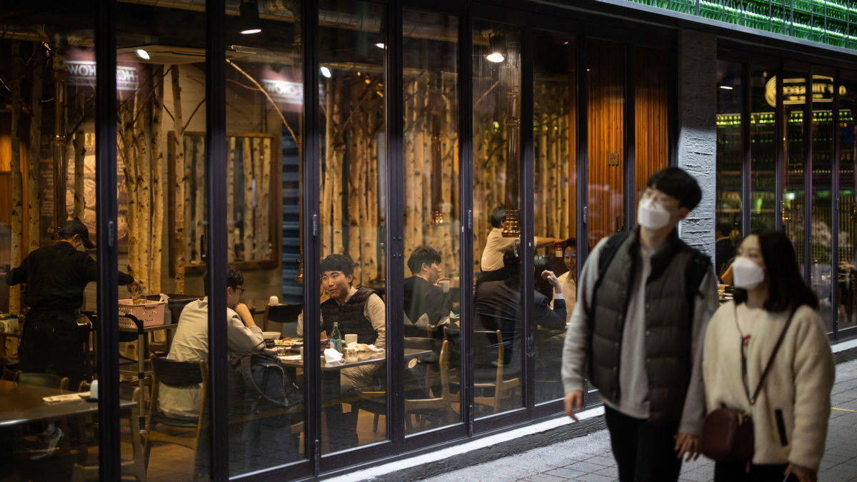 Bars, gyms and restaurants in South Korea to keep a QR-code log of customers