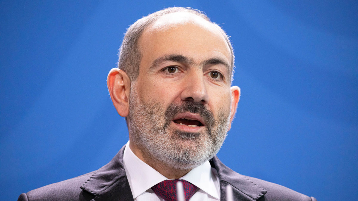 Armenian PM returns to work after coronavirus