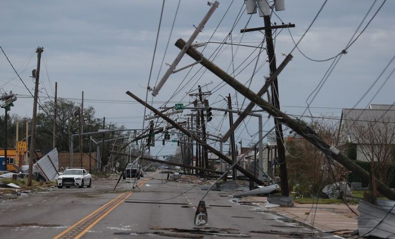 Laura strikes Louisiana as Category 4 storm